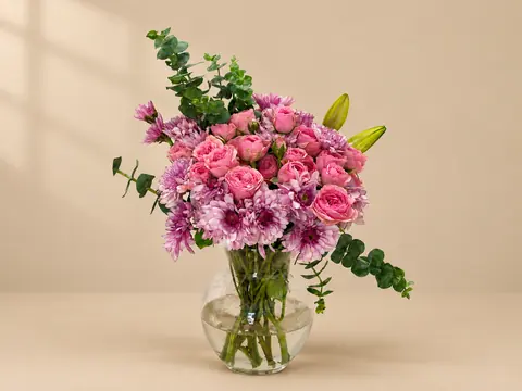 Pink spray roses and chrysanthemums